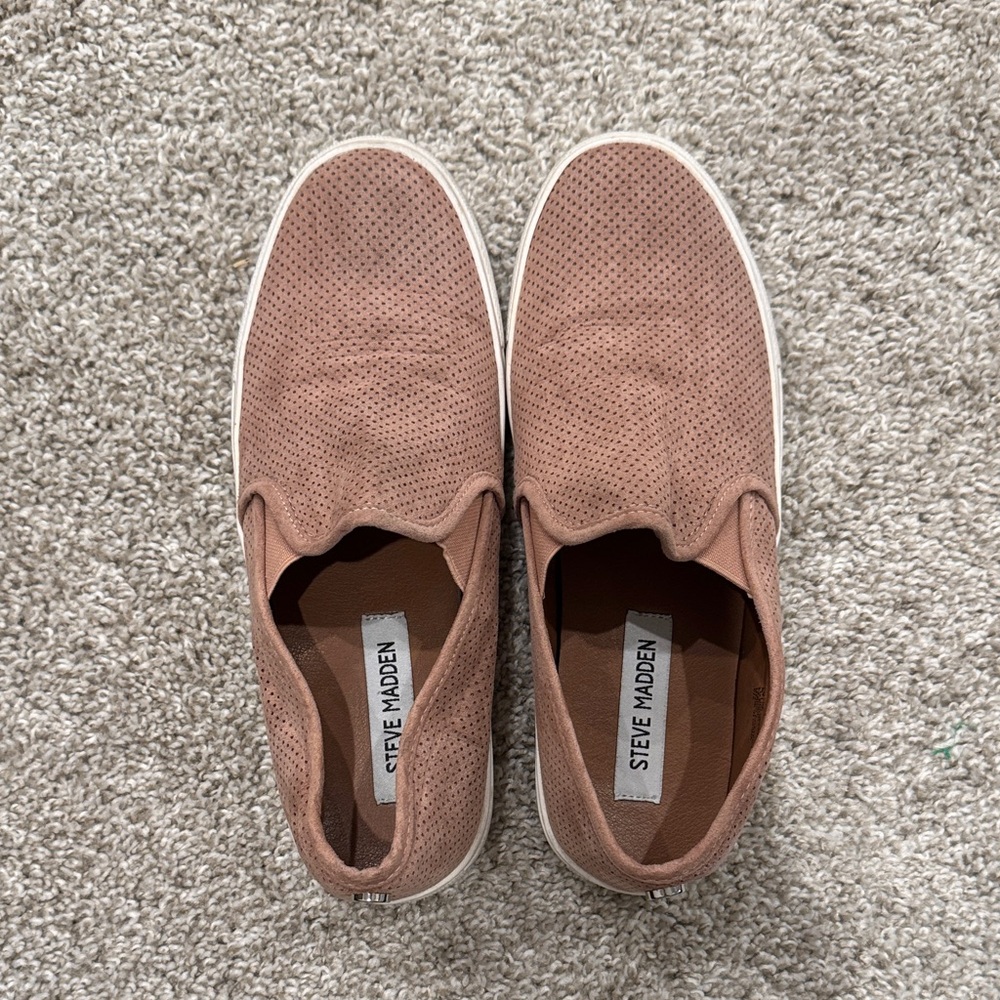 Steve Madden Mauve Slip-On Sneakers, size 7.5